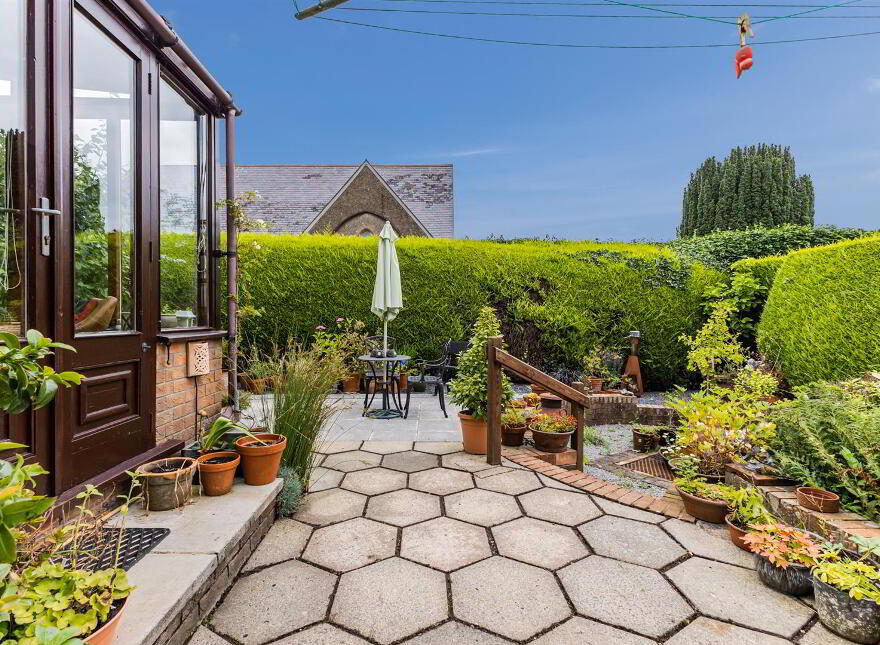 1 The Meadows, Saintfield, BT24 7DN