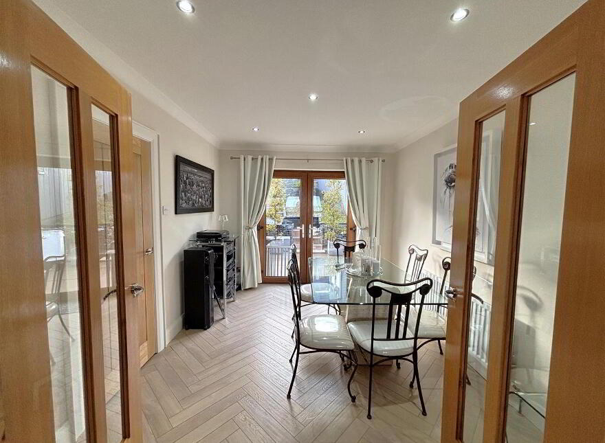 25 Lyndhurst View Avenue, Belfast, BT13 3XB