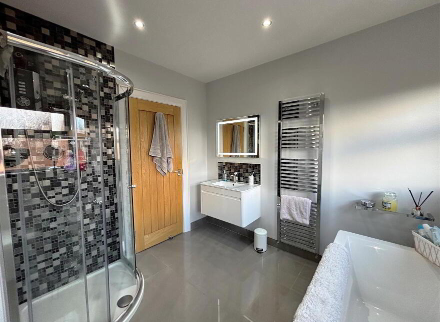 25 Lyndhurst View Avenue, Belfast, BT13 3XB