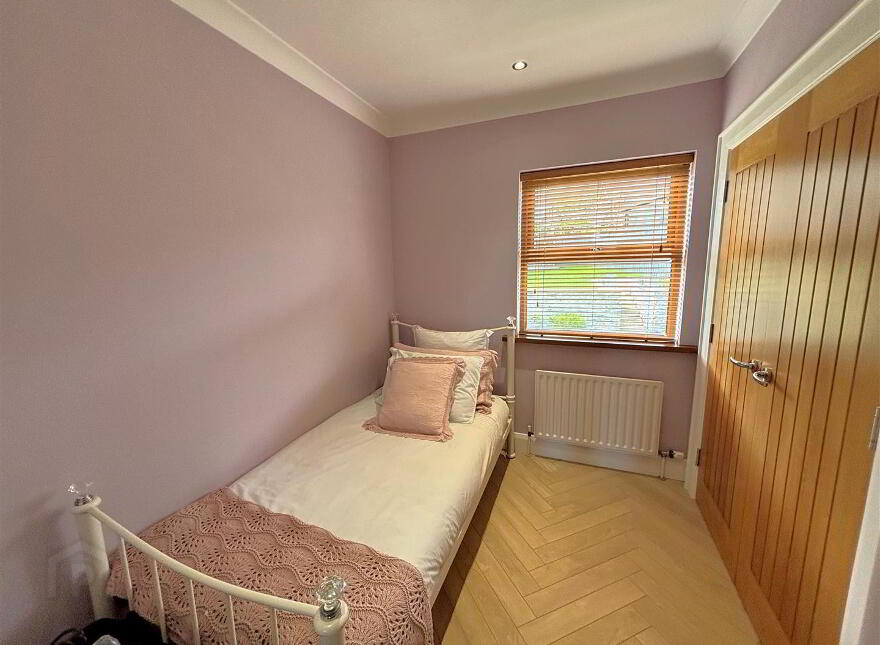 25 Lyndhurst View Avenue, Belfast, BT13 3XB
