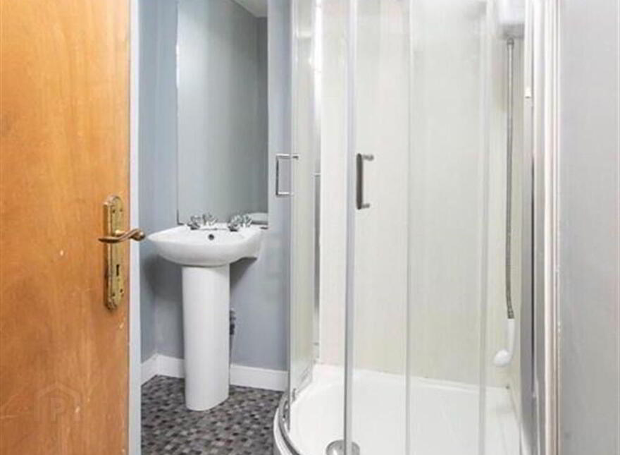 Room 6, 96 Cromwell Road, Belfast, BT7 1JY