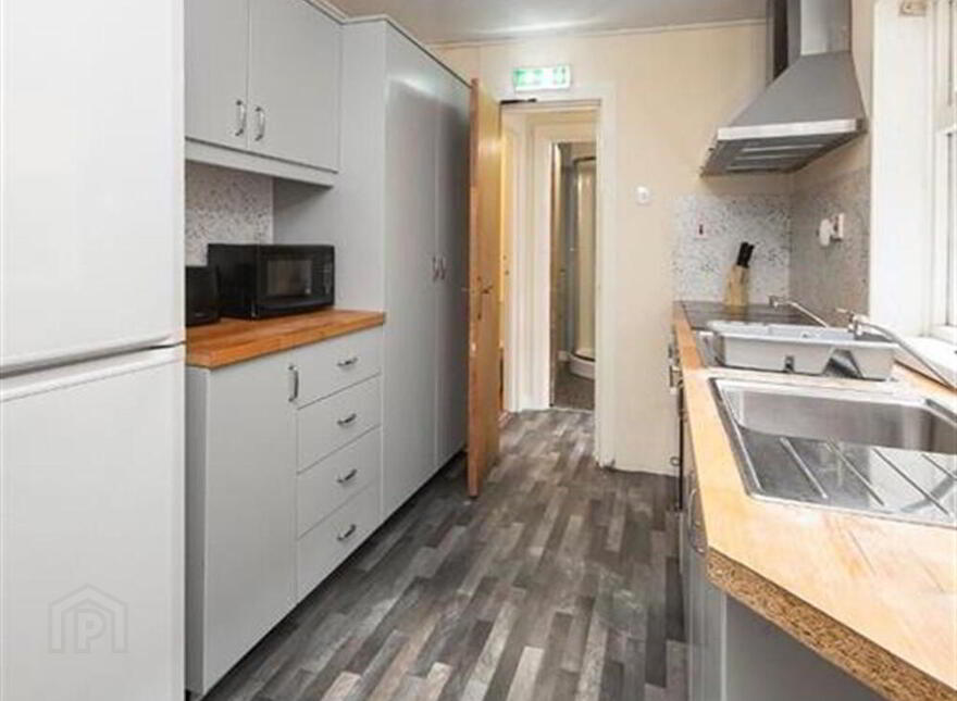 Room 6, 96 Cromwell Road, Belfast, BT7 1JY