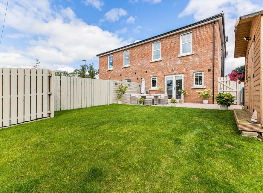 75 Sir Richard Wallace Gardens, Lisburn, BT28 3FL