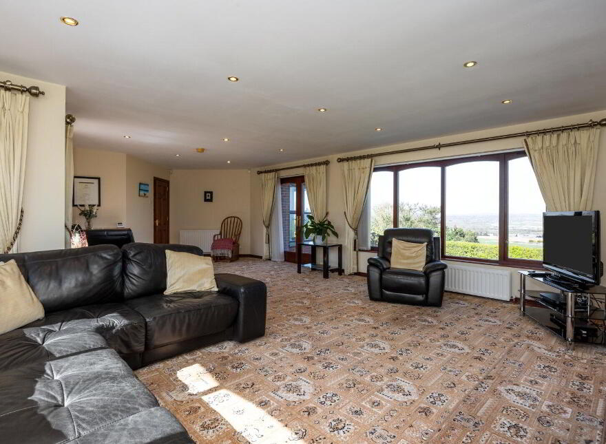 60 Ballyknock Road, Hillsborough, BT26 6EF