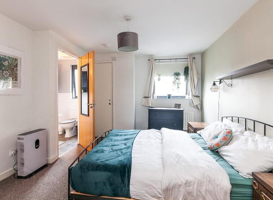 Apartment 60 17 Queens Square, Belfast, BT1 3FF