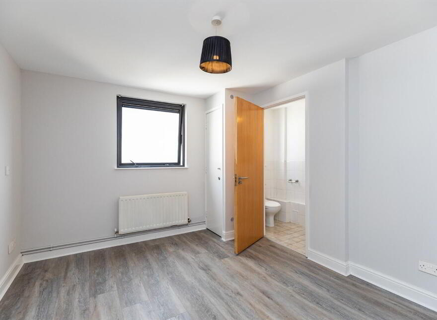Apt 90, Queens Square, Custom House, Belfast, BT1 3FF