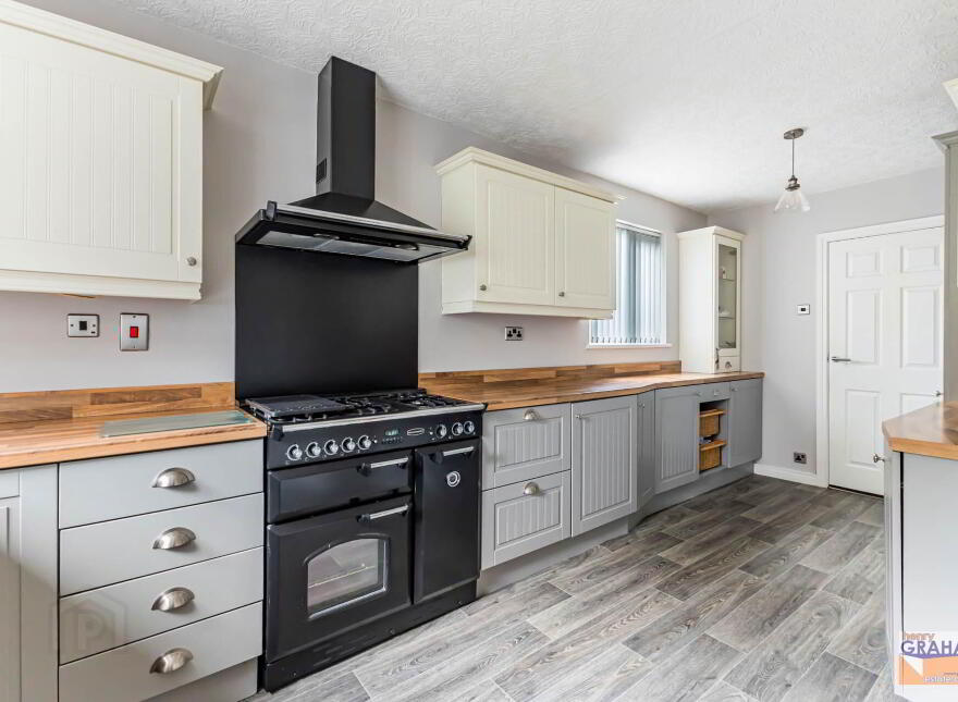 10 Beechdene Gardens, Lisburn, BT28 3JH