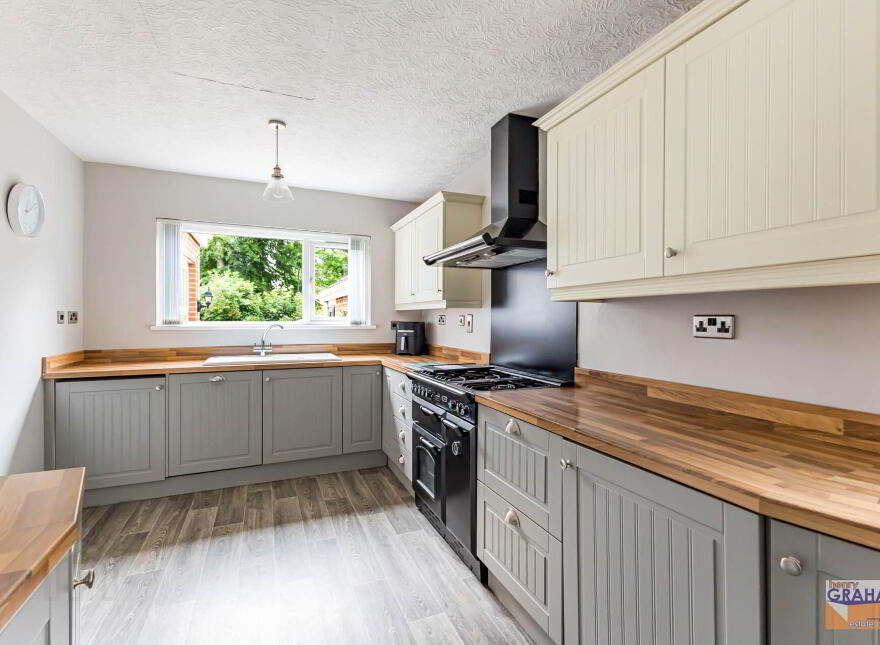 10 Beechdene Gardens, Lisburn, BT28 3JH