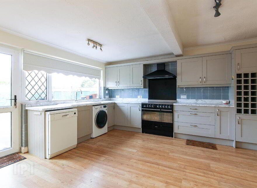 10 Ravelston Crescent, Newtownabbey, BT36 6PJ