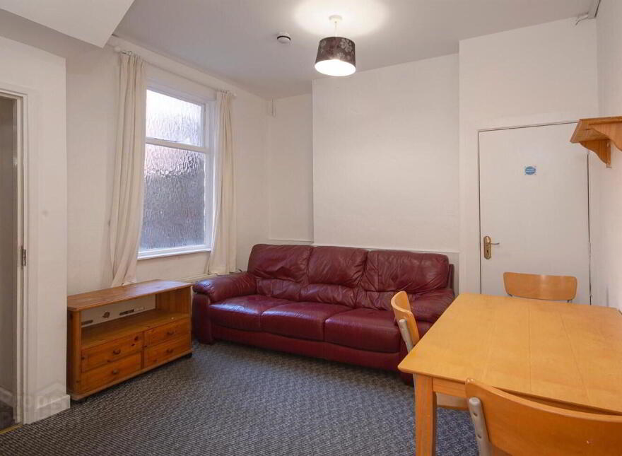 Room 1, 96 Cromwell Road, Belfast, JY