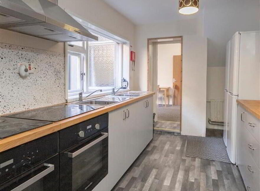 Room 1, 96 Cromwell Road, Belfast, JY