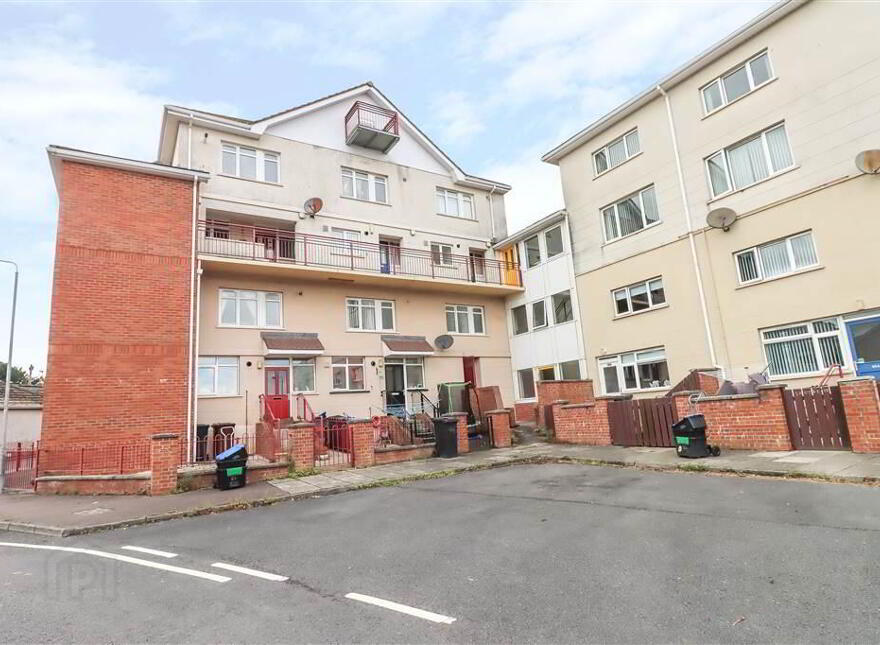 34b Craignish Crescent, Dundonald, Belfast, BT16 2RX photo