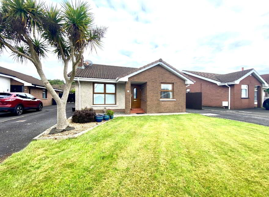 2 Henly Grove, Carrickfergus, BT38 8UQ photo