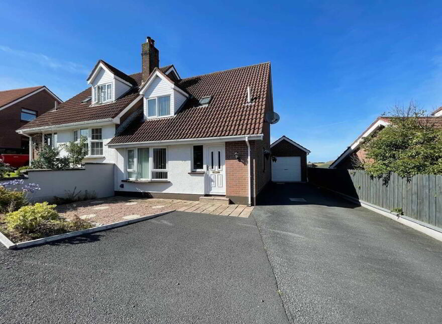 13 Breezemount, Hamiltonsbawn, Armagh, BT61 9SB photo