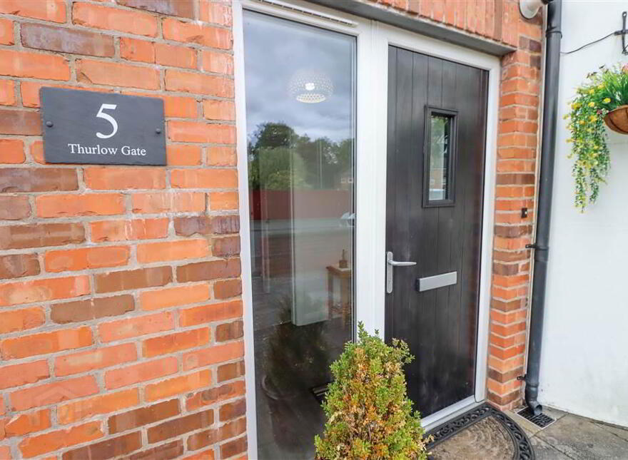 5 Thurlow Gate, Dundonald, Belfast, BT16 2EJ