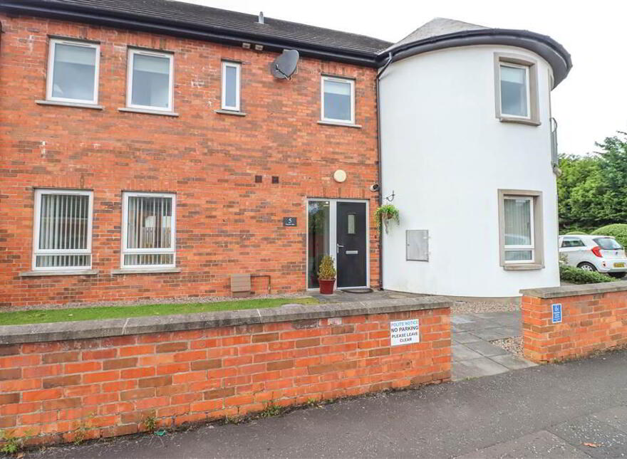 5 Thurlow Gate, Dundonald, Belfast, BT16 2EJ photo