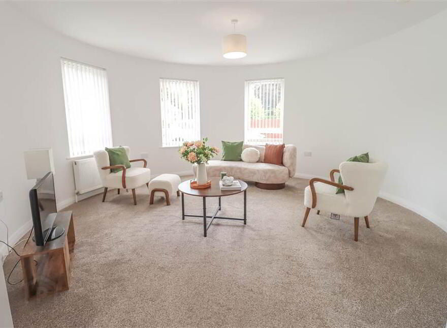 5 Thurlow Gate, Dundonald, Belfast, BT16 2EJ