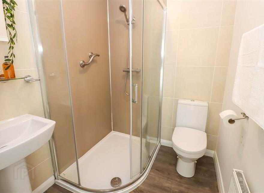5 Thurlow Gate, Dundonald, Belfast, BT16 2EJ