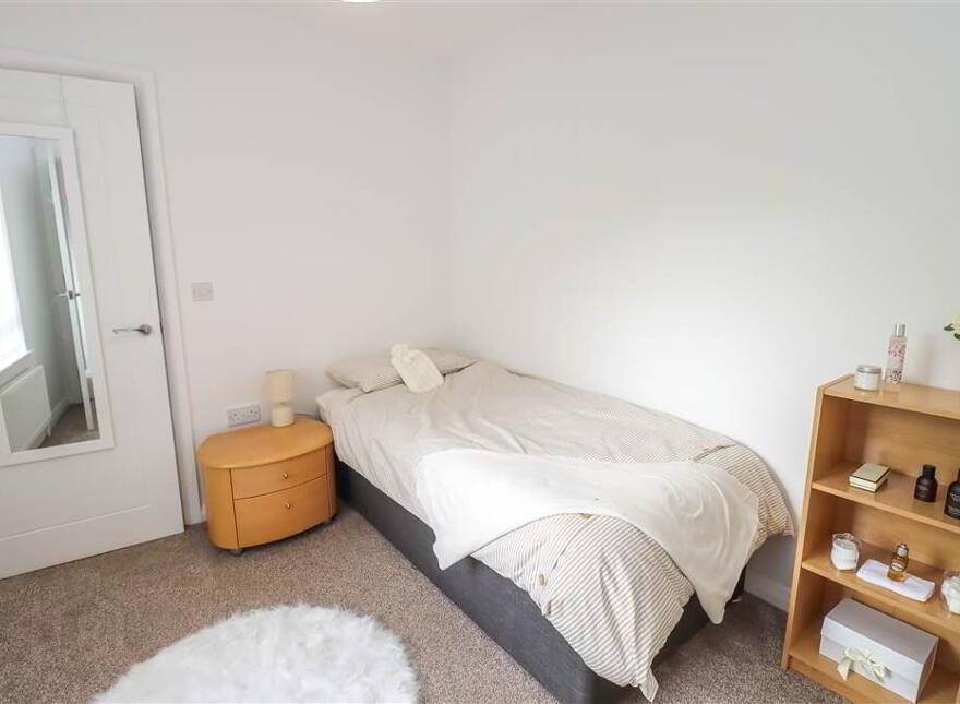 5 Thurlow Gate, Dundonald, Belfast, BT16 2EJ