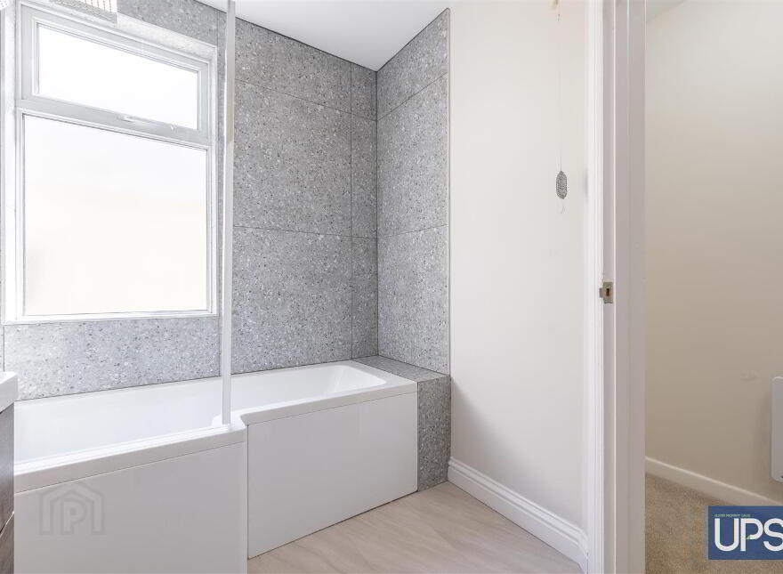 Flat 3, 49 High Street, Donaghadee, BT21 0AQ