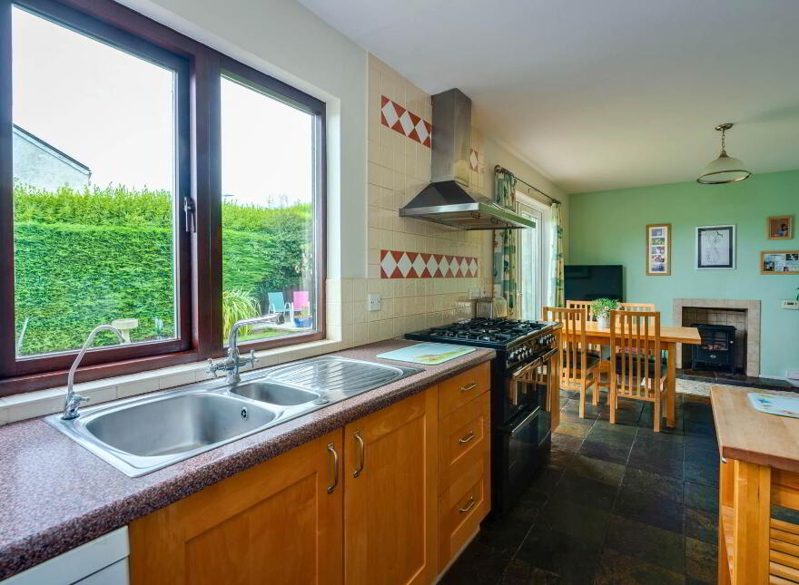 1 Cairnbeg Park, Larne, BT40 1UB
