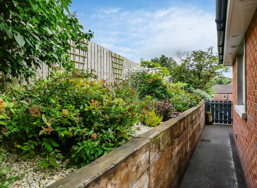 41 Old Milltown Road, Milltown Road / Shaws Bridge, Belfast, BT8 7SW