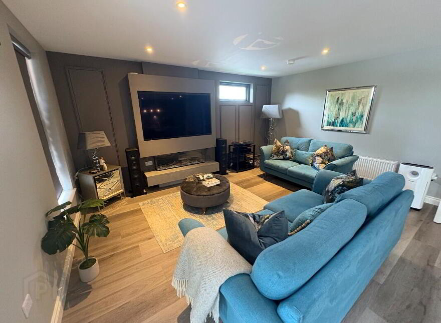 Apt 3, 45 Newforge Lane, Belfast, BT9 5NW