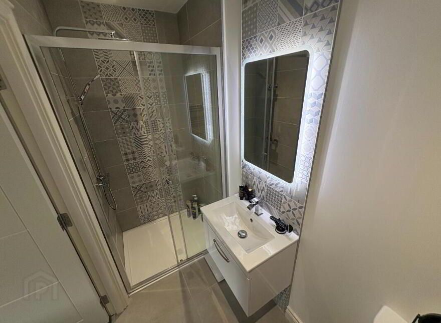 Apt 3, 45 Newforge Lane, Belfast, BT9 5NW
