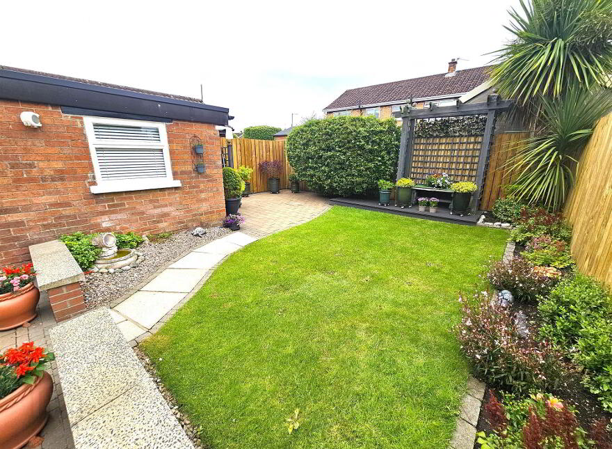6 Ferndell, Lisburn, BT27 4HQ