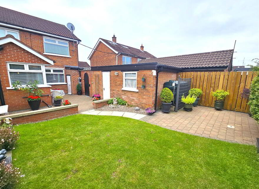 6 Ferndell, Lisburn, BT27 4HQ