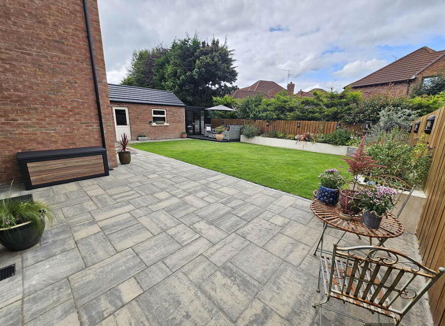 10 Belgravia Court, Hillsborough, BT26 6TQ