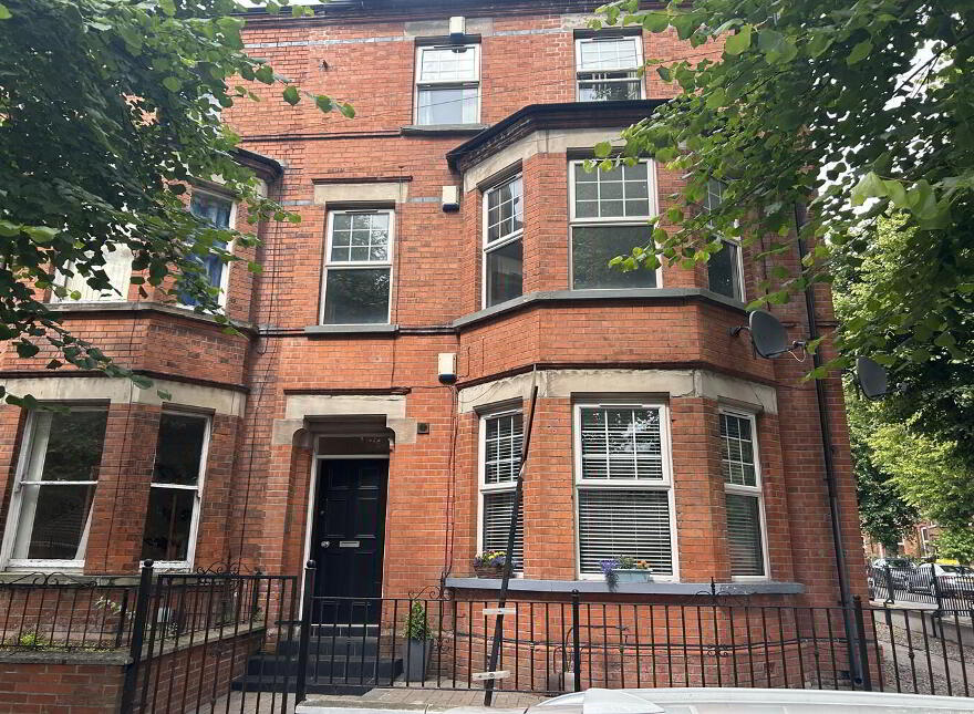 Flat 1, 6 Glandore Avenue, Belfast, BT15 3FB photo