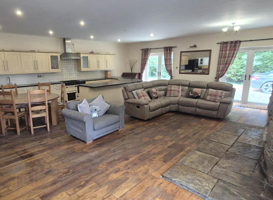 23 Glen Road, Q, Derry, BT48 0BX