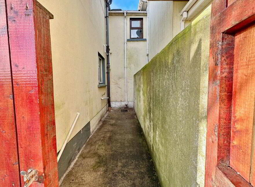 2 An Nead, Mccurtain Street, Clones