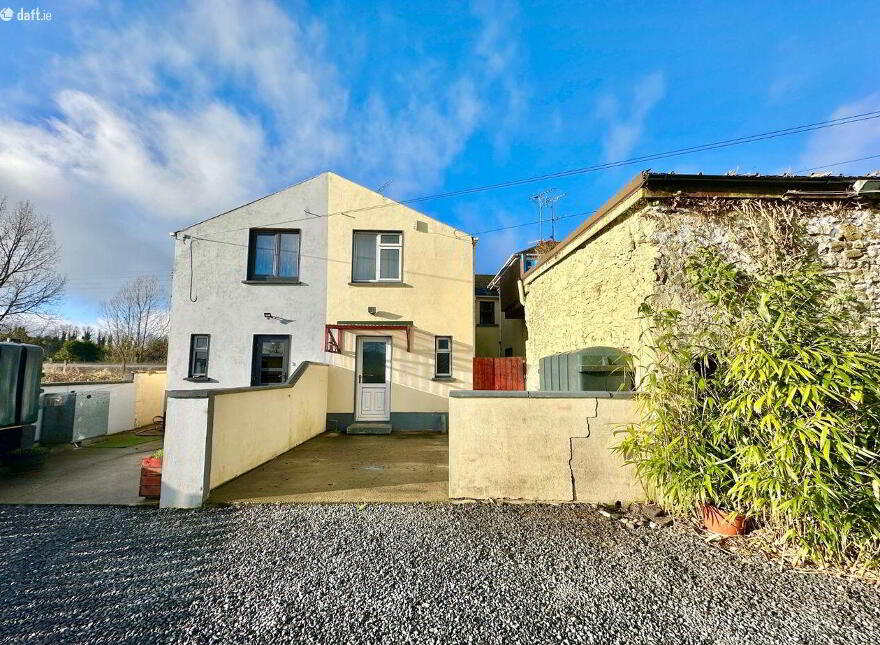 2 An Nead, Mccurtain Street, Clones