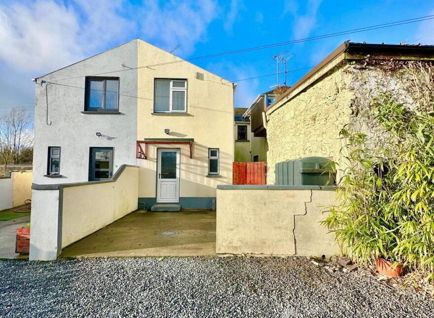 2 An Nead, Mccurtain Street, Clones