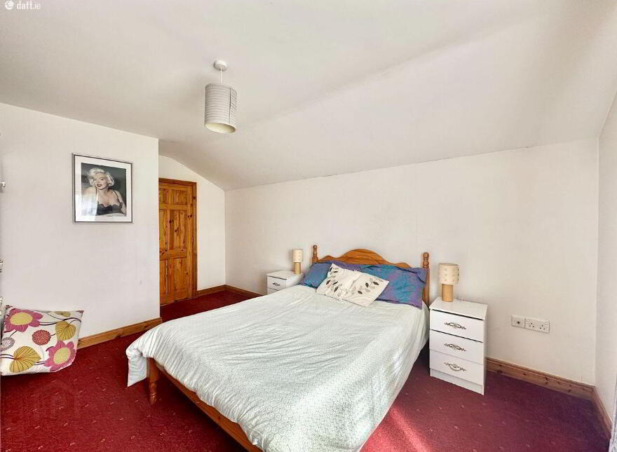 2 An Nead, Mccurtain Street, Clones