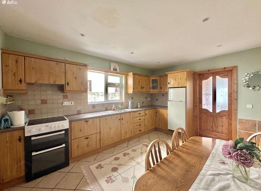 2 An Nead, Mccurtain Street, Clones