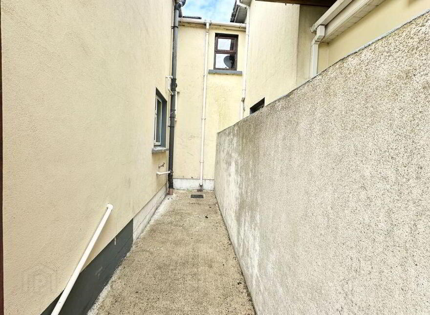 2 An Nead, Mccurtain Street, Clones