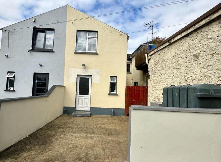 2 An Nead, Mccurtain Street, Clones