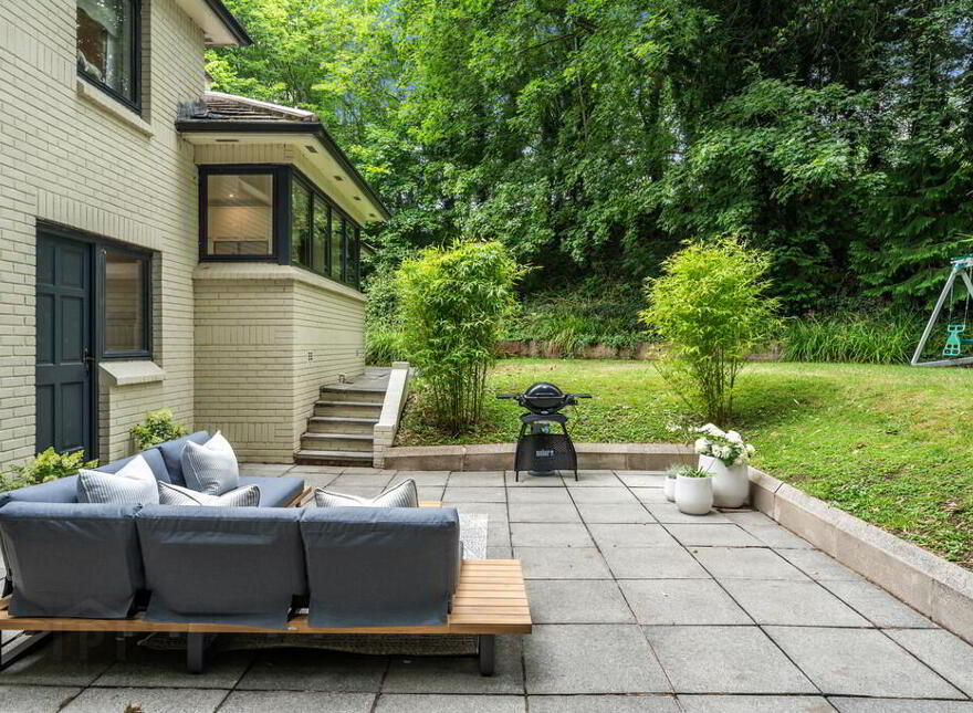 Ashbrooke, 22 Millvale Road, Hillsborough, BT26 6HR