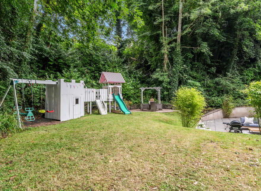 Ashbrooke, 22 Millvale Road, Hillsborough, BT26 6HR