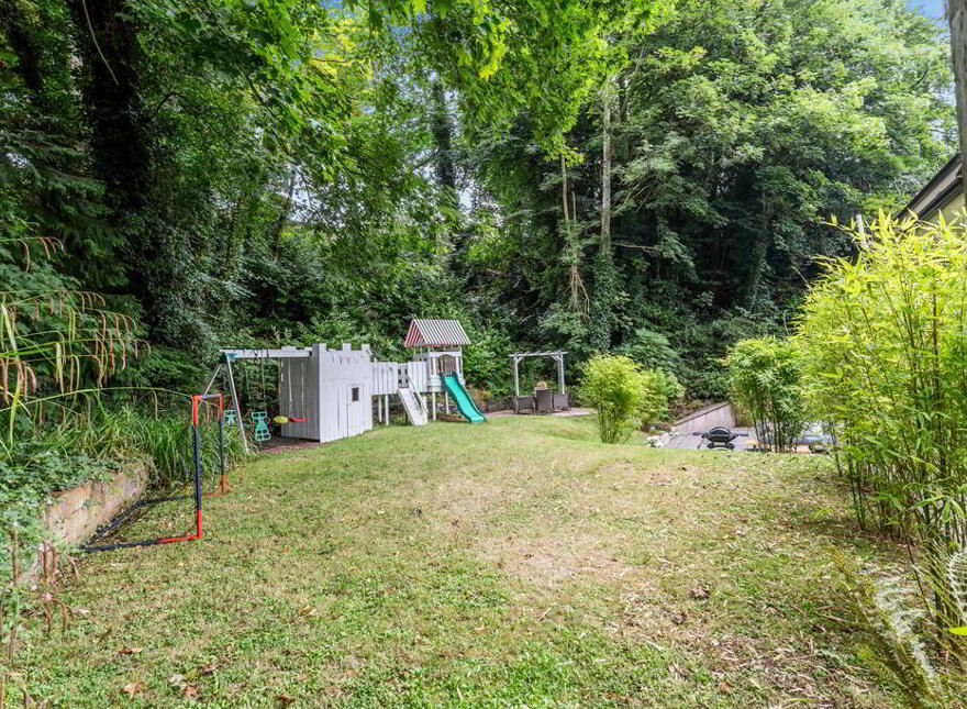 Ashbrooke, 22 Millvale Road, Hillsborough, BT26 6HR