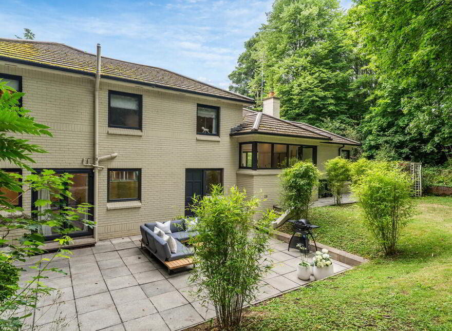 Ashbrooke, 22 Millvale Road, Hillsborough, BT26 6HR