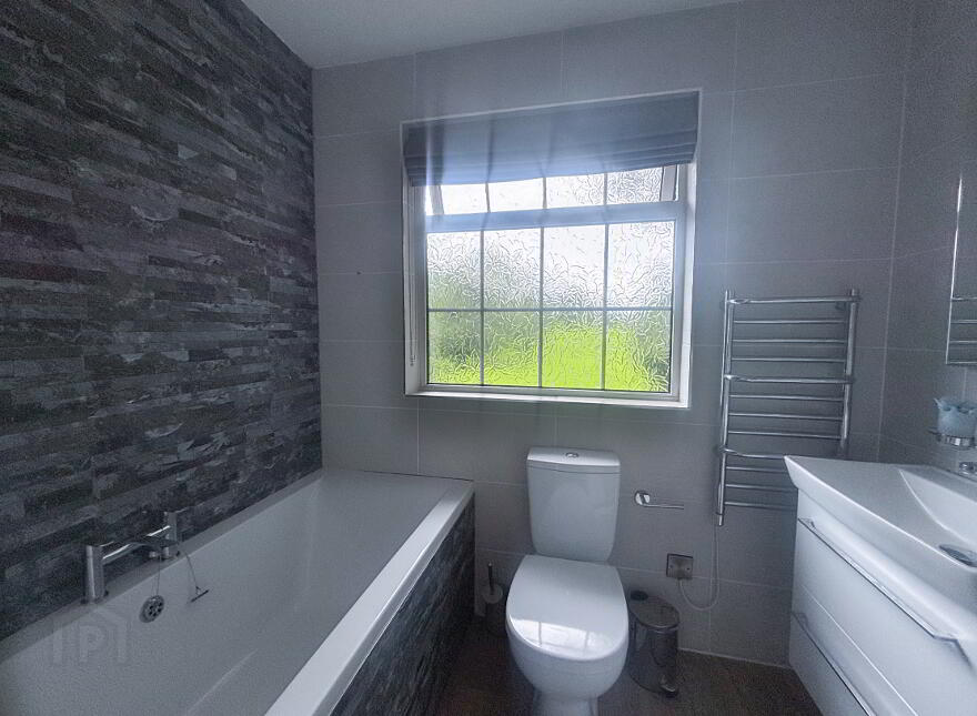 21 Oakglen Antrim, Antrim, BT41 1JR