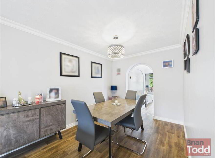 Molyneaux Avenue, Larne, BT40 2TU