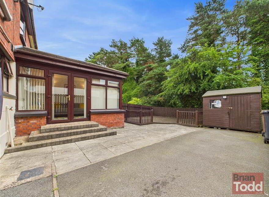 Molyneaux Avenue, Larne, BT40 2TU