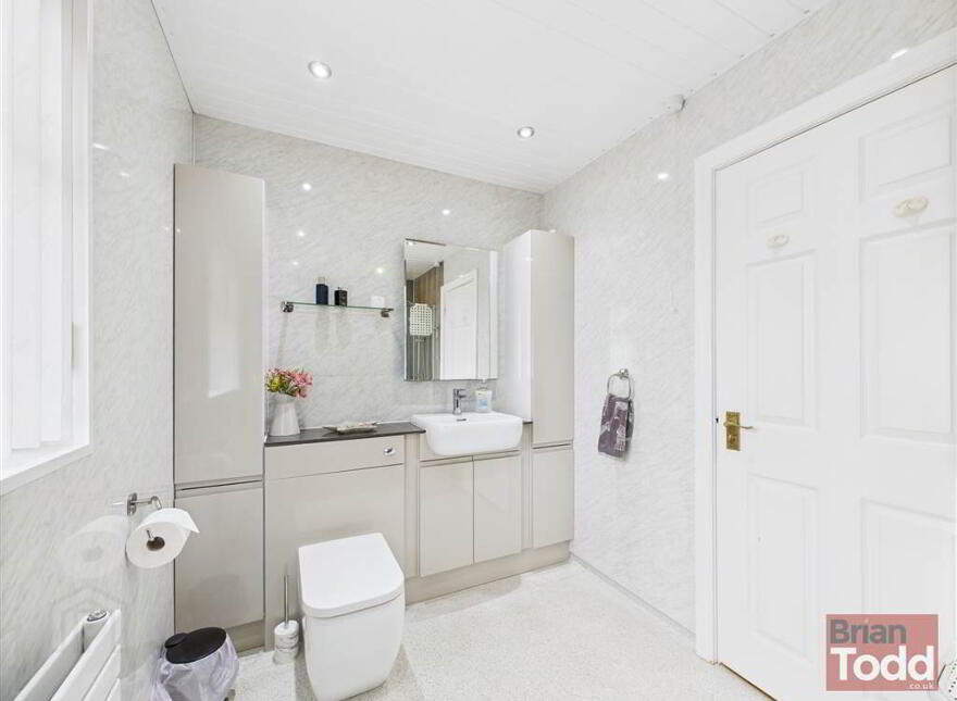 Croft Manor, Ballygally, Larne, BT40 2RU