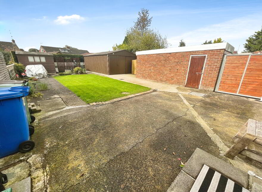 20 Hillside Crescent, Lisburn, BT28 2BA
