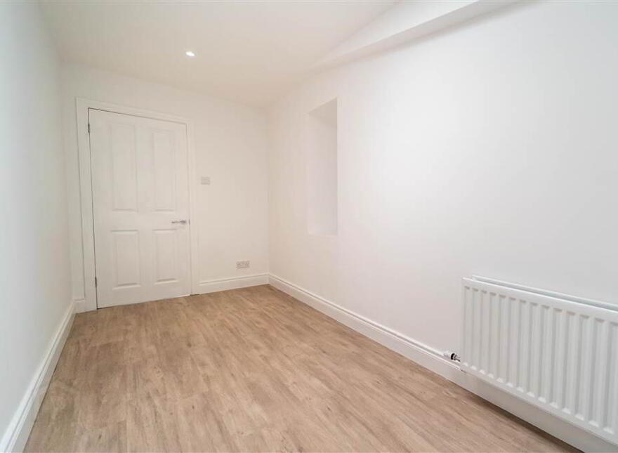 4 Upper Clifton, Bangor, BT20 5HG